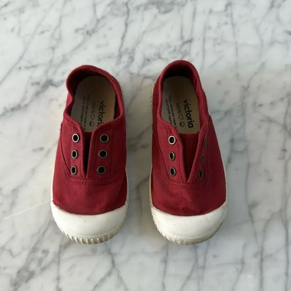 Victoria Dear World Infant Red Canvas Shoes Sz 25 Sz 8.5/9 US
